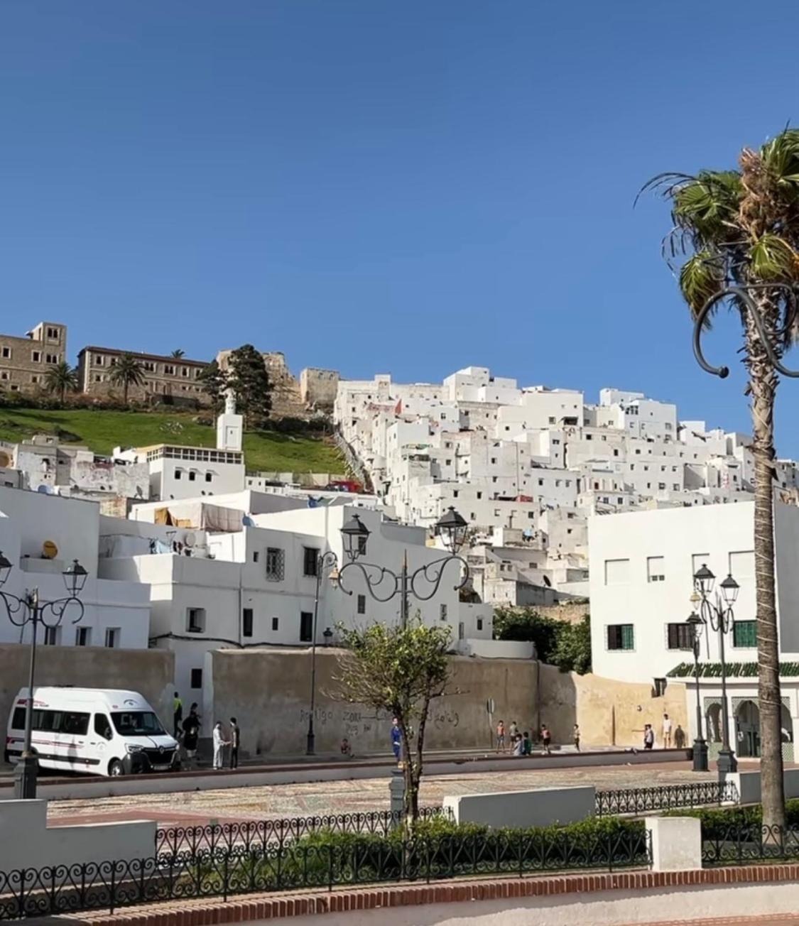 Joli Appart Avec Terrasse Au Centre Ville Tétouan Ngoại thất bức ảnh