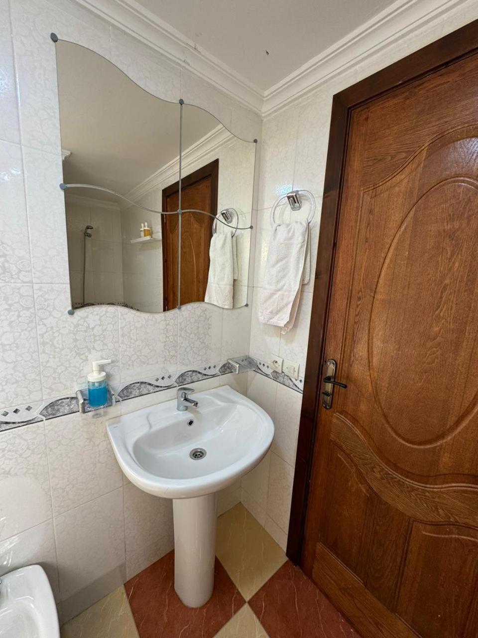 Joli Appart Avec Terrasse Au Centre Ville Tétouan Ngoại thất bức ảnh